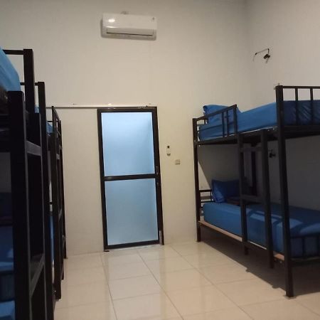 Simpang Hostel Kuta  Exterior photo
