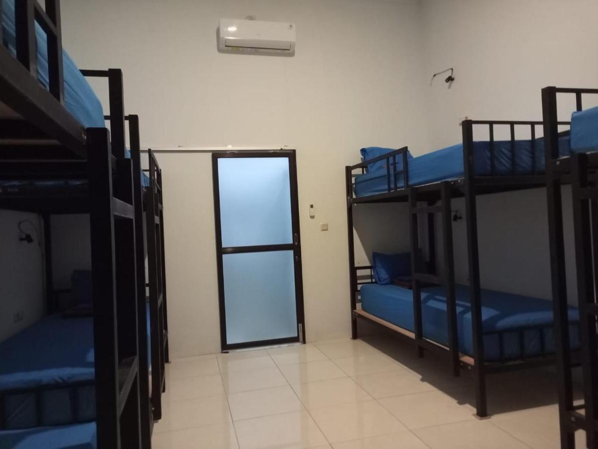 Simpang Hostel Kuta  Exterior photo