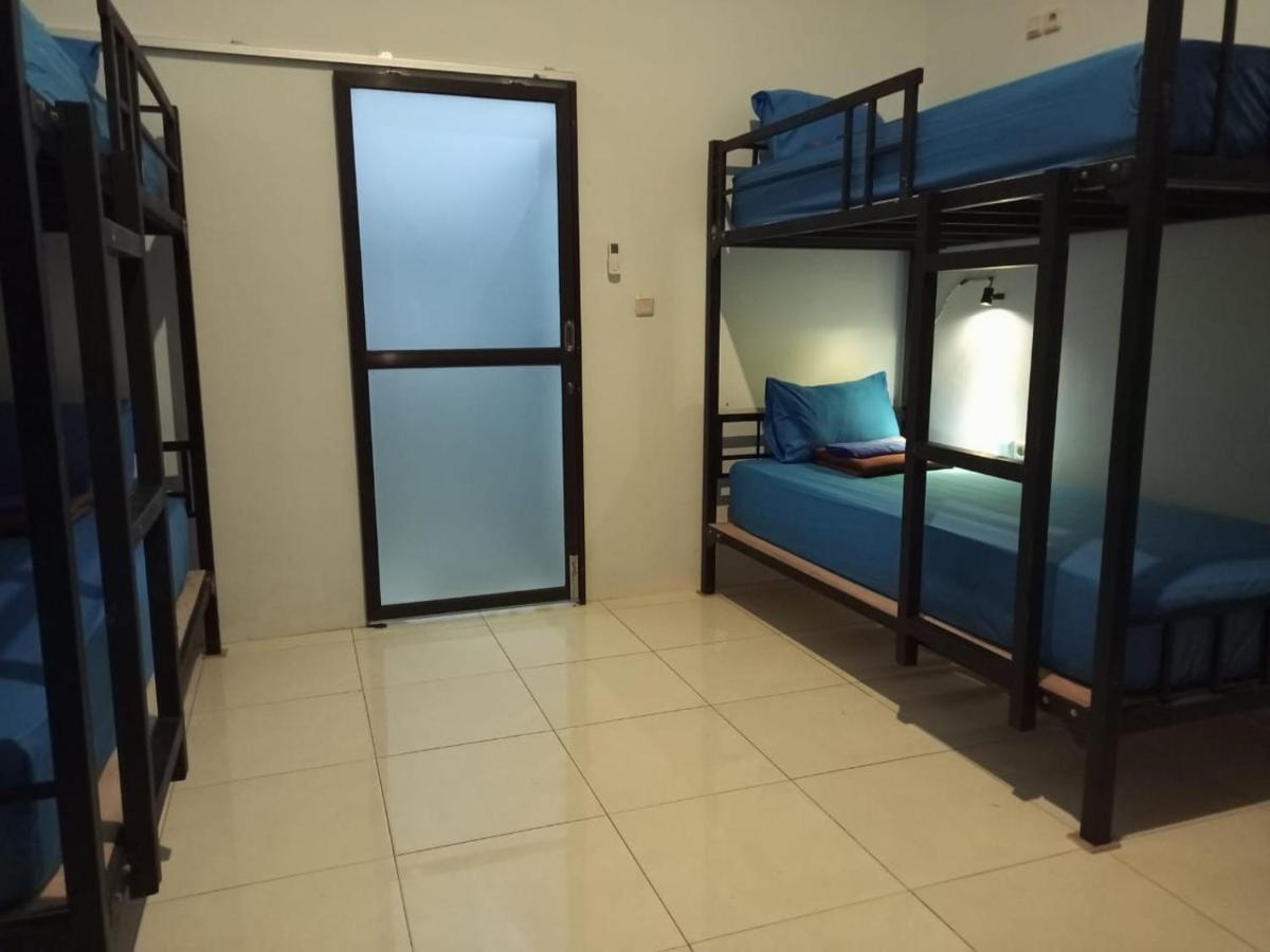 Simpang Hostel Kuta  Exterior photo